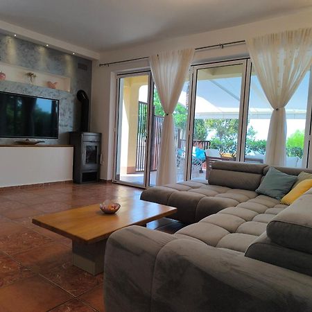 Apartman Emili Malinska Ngoại thất bức ảnh