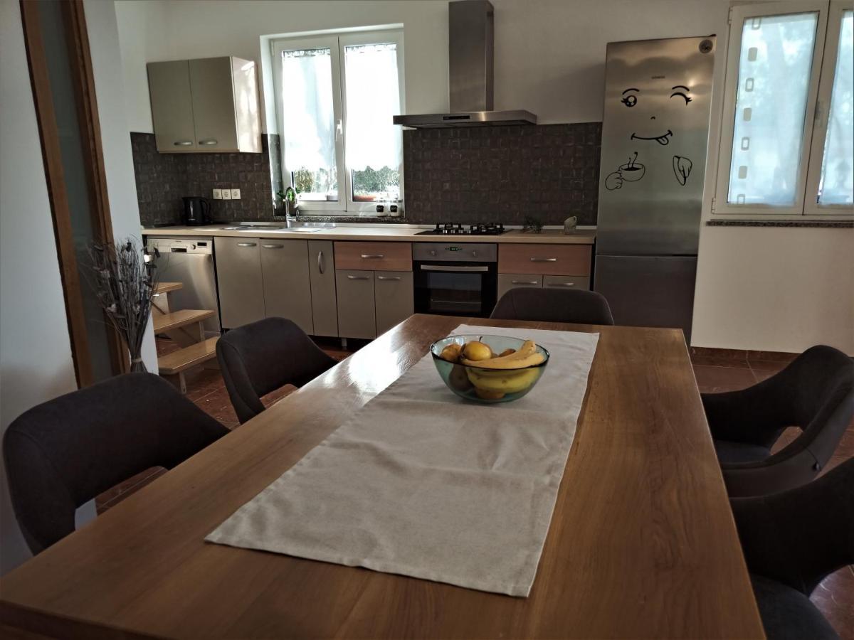 Apartman Emili Malinska Ngoại thất bức ảnh